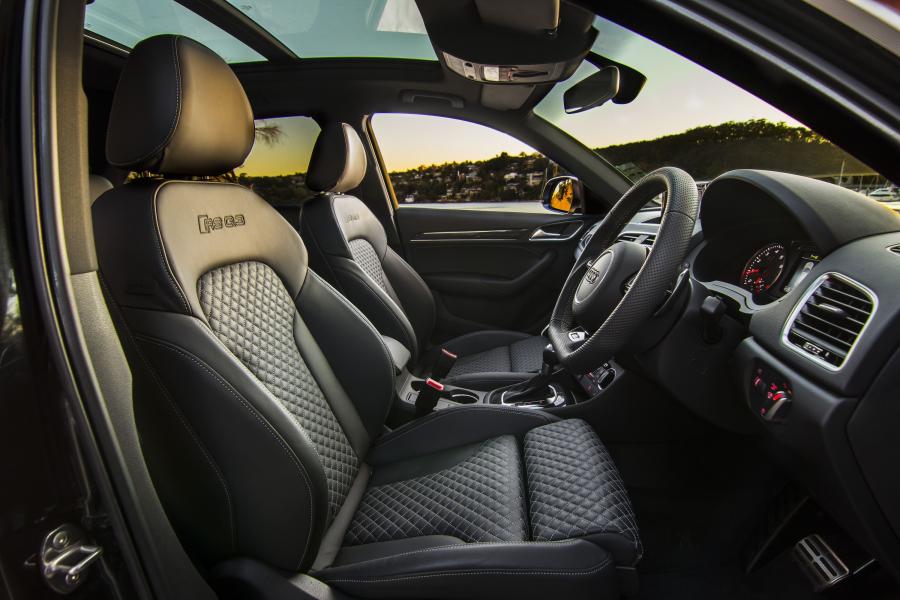 Интерьер Audi RS Q3 (8U) 2015 года  (AU) (фото 8 из 8)
